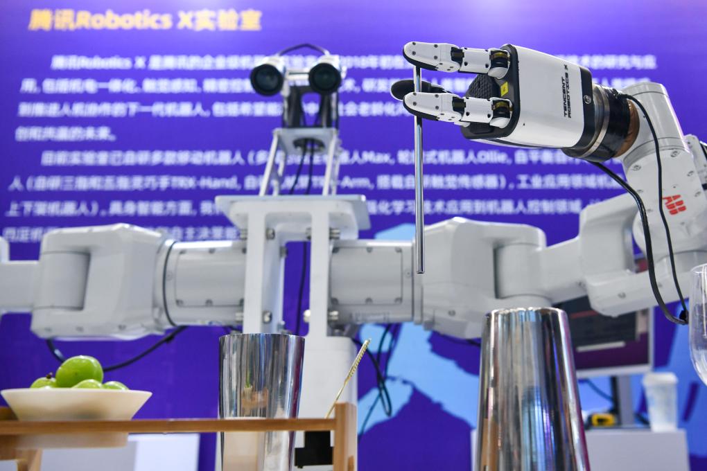 靈巧手引領(lǐng)人形機(jī)器人“心靈手巧”